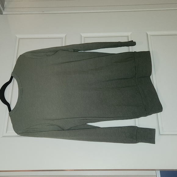 💥2/$25💥 Cut & Paste Longsleeve Green Ombre Sweater - Picture 4 of 12